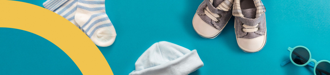 Babykleidung (Socken, Mütze, Schuhe und Sonnenbrille)